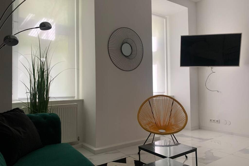 Cool City Center Apt. @ Metro And Shopping Street Wien Eksteriør billede