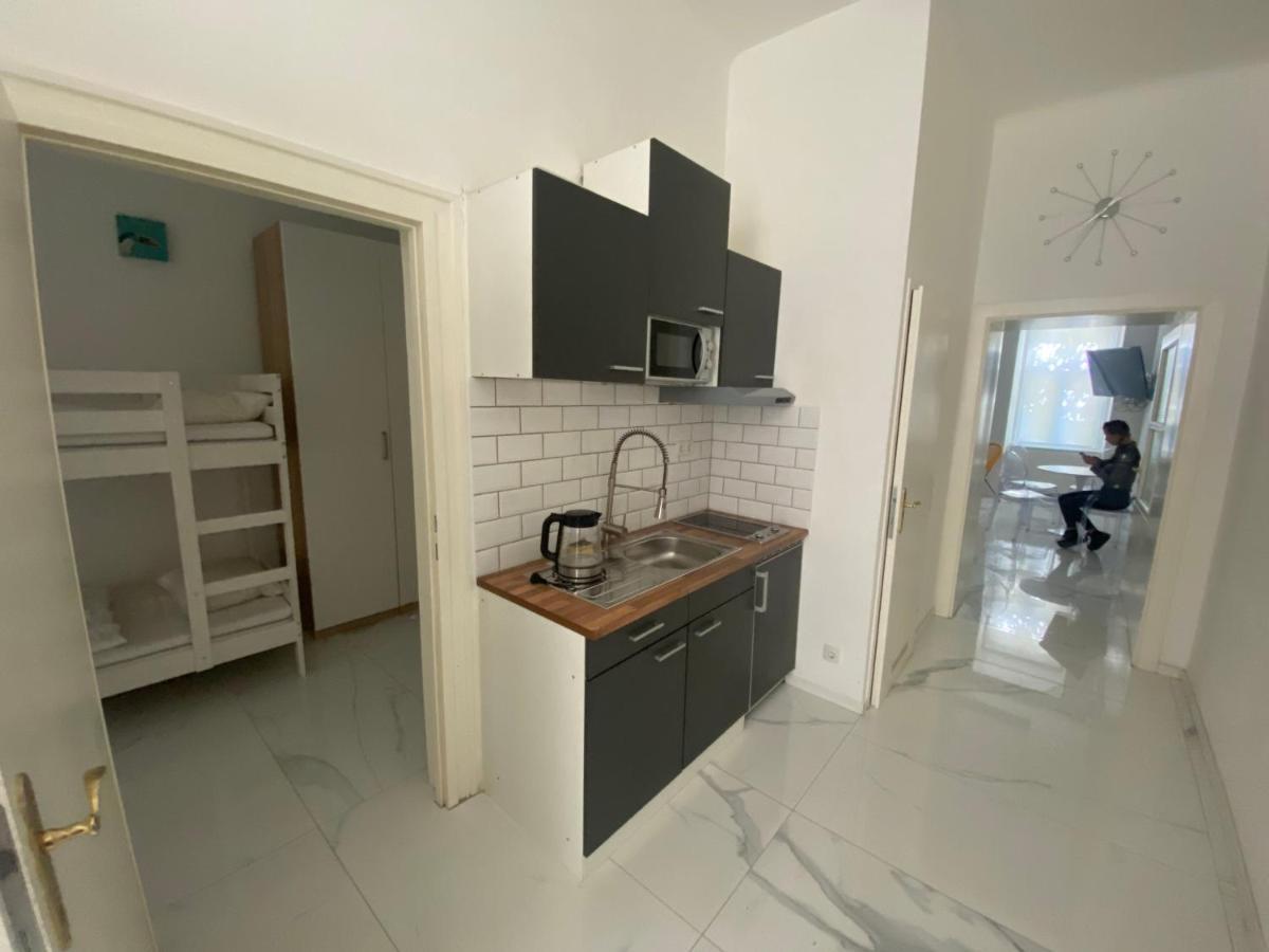 Cool City Center Apt. @ Metro And Shopping Street Wien Eksteriør billede